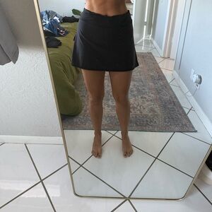 black lulu lemon size 8 tall tennis skirt